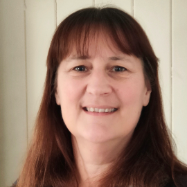 Julie Barry Headshot